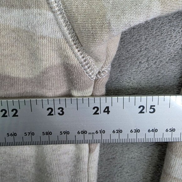 Womens American Eagle Beige Camo Print Jegging Fit Sweatshirt Crew Neck Size XS - Picture 7 of 9